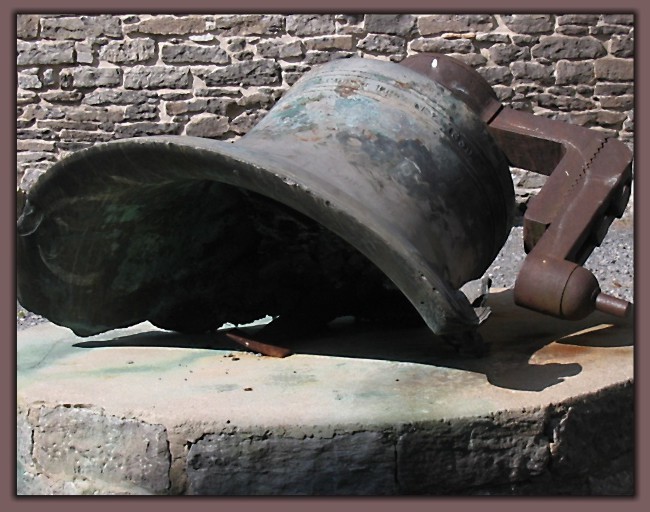 broken bell by ceyval